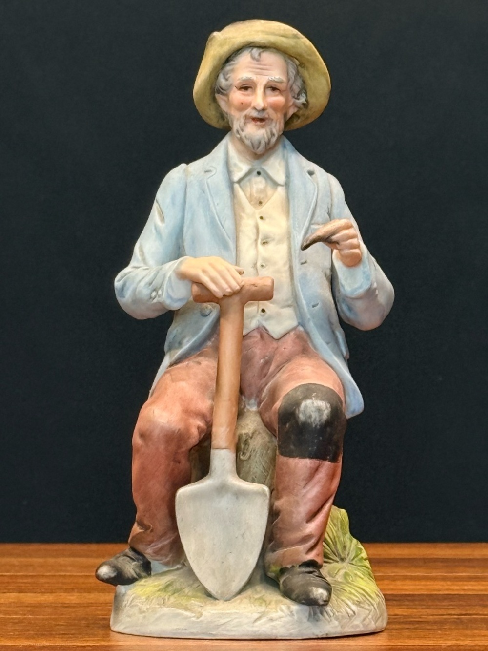 HOMCO #1433 Old Man with Shovel Figurine